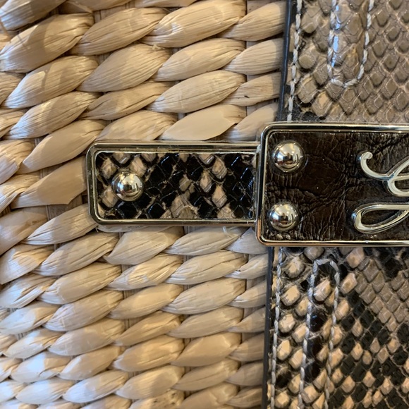 COPY - Guess Straw Bag - Picture 9 of 10